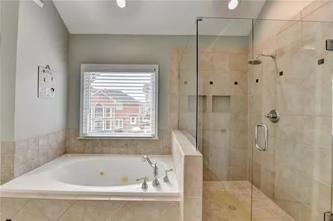 Bath - 370 Laurel Oak Dr, Suwanee, GA 30024 photo 3 of 10