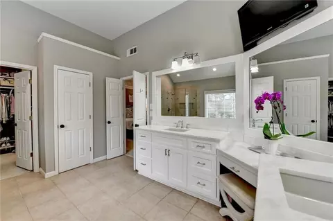 Bath - 370 Laurel Oak Dr, Suwanee, GA 30024 photo 4 of 10