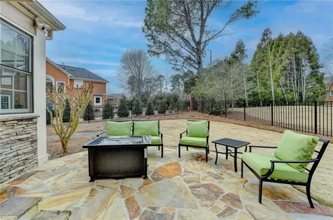 Exterior - 370 Laurel Oak Dr, Suwanee, GA 30024 photo 3 of 9