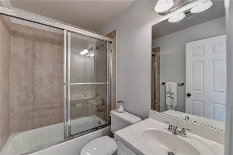 Bath - 370 Laurel Oak Dr, Suwanee, GA 30024 photo 8 of 10