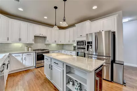 Kitchen - 370 Laurel Oak Dr, Suwanee, GA 30024 photo 2 of 7