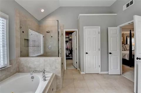 Bath - 370 Laurel Oak Dr, Suwanee, GA 30024 photo 5 of 10
