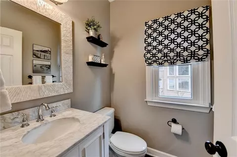 Bath - 370 Laurel Oak Dr, Suwanee, GA 30024 photo 2 of 10