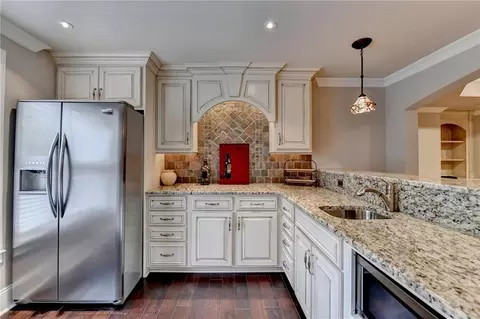 Kitchen - 370 Laurel Oak Dr, Suwanee, GA 30024 photo 6 of 7