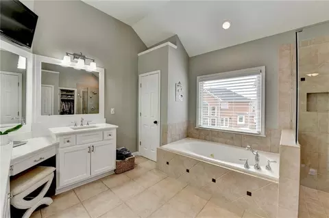 Bath - 370 Laurel Oak Dr, Suwanee, GA 30024 photo 1 of 10