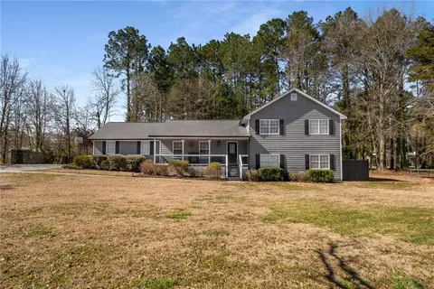 2920 Glenda Ct, Loganville, GA 30052
