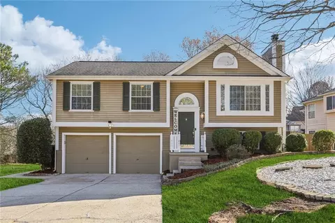 10475 Willow Meadow Cir, Alpharetta, GA 30022