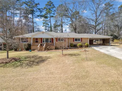 210 W Greenwood Dr, Carrollton, GA 30117