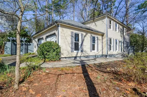 858 Huntington Way NW, Lilburn, GA 30047