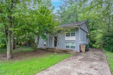8229 Queens Dr, Jonesboro, GA 30238