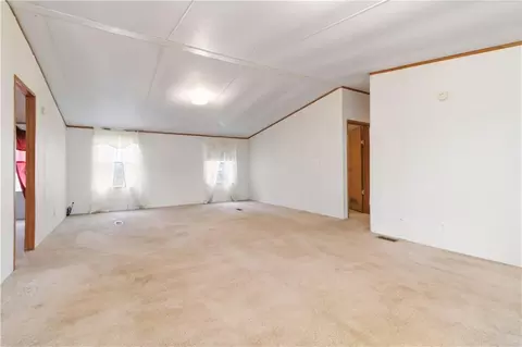 Living - 337 Stringer Ln, Jefferson, GA 30549 photo 4 of 5