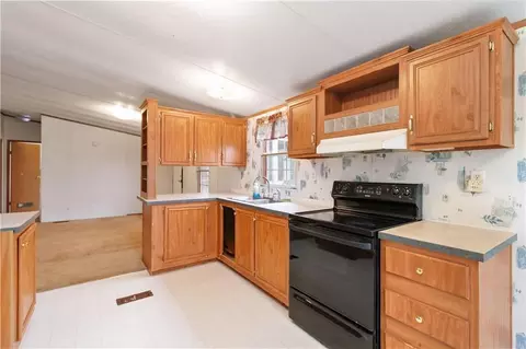 Kitchen - 337 Stringer Ln, Jefferson, GA 30549 photo 3 of 4