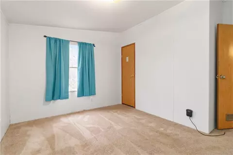Bedroom - 337 Stringer Ln, Jefferson, GA 30549 photo 4 of 6