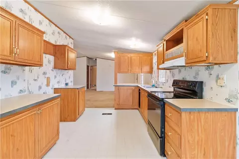 Kitchen - 337 Stringer Ln, Jefferson, GA 30549 photo 1 of 4