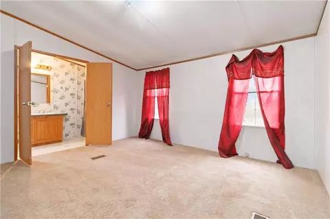 Bedroom - 337 Stringer Ln, Jefferson, GA 30549 photo 5 of 6
