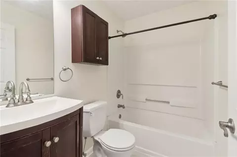 Bath - 1902 Elm Park Dr, Hampton, GA 30228 photo 5 of 5