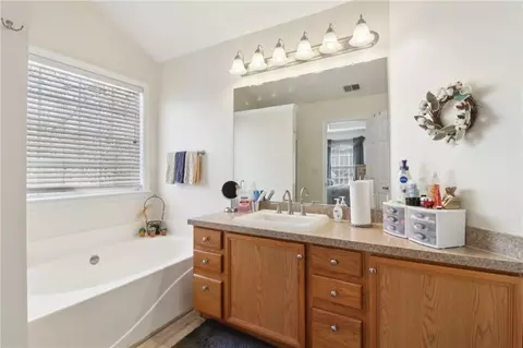 Bath - 1902 Elm Park Dr, Hampton, GA 30228 photo 3 of 5