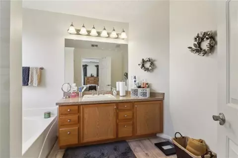 Bath - 1902 Elm Park Dr, Hampton, GA 30228 photo 2 of 5