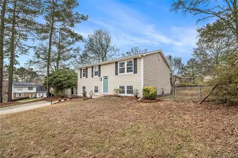 Exterior - 6645 Doublegate Ln, Rex, GA 30273 photo 4 of 9