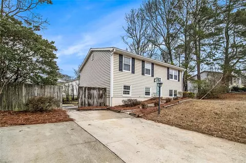 Exterior - 6645 Doublegate Ln, Rex, GA 30273 photo 3 of 9