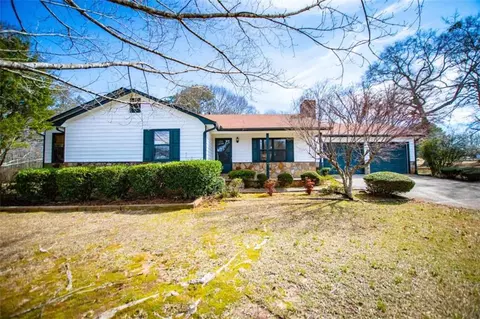 15 Russell Ln, Carrollton, GA 30116