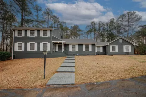 4995 Greentree Trl, College Park, GA 30349