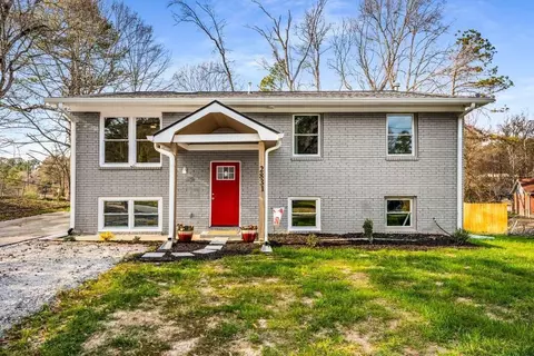 2831 Spruce Point Rd, College Park, GA 30349