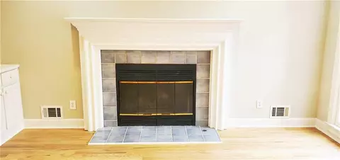 Living - 2899 Greystone Cv, Chamblee, GA 30341 photo 6 of 10