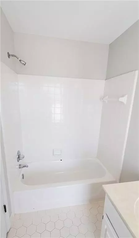 Bath - 2899 Greystone Cv, Chamblee, GA 30341 photo 4 of 5
