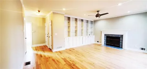 Living - 2899 Greystone Cv, Chamblee, GA 30341 photo 5 of 10