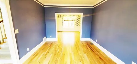 Living - 2899 Greystone Cv, Chamblee, GA 30341 photo 8 of 10