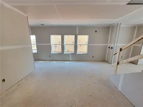 Living - 470 Silverleaf Trl, Bethlehem, GA 30620 photo 2 of 6