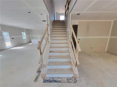 Entry Way - 470 Silverleaf Trl, Bethlehem, GA 30620 photo 7 of 13