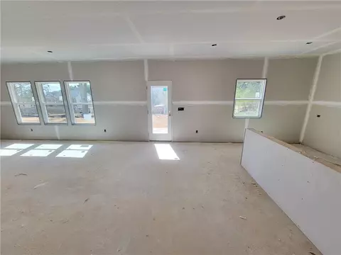 Living - 470 Silverleaf Trl, Bethlehem, GA 30620 photo 3 of 6