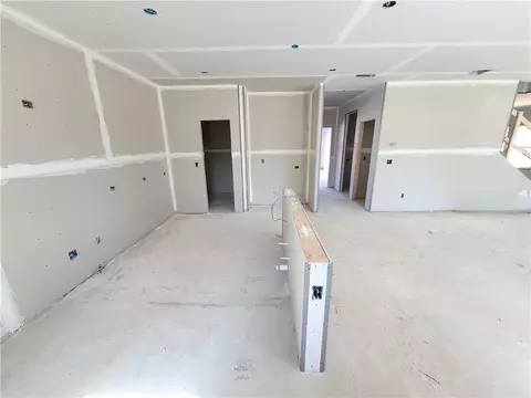 Entry Way - 470 Silverleaf Trl, Bethlehem, GA 30620 photo 4 of 13