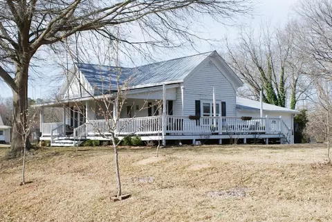 293 Church St, Gillsville, GA 30543