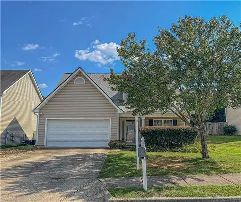 260 Shadowbrooke Dr, Loganville, GA 30052