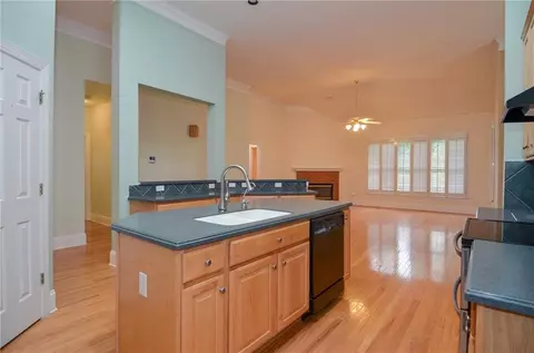 Kitchen - 11385 Donnington Dr, Duluth, GA 30097 photo 4 of 5