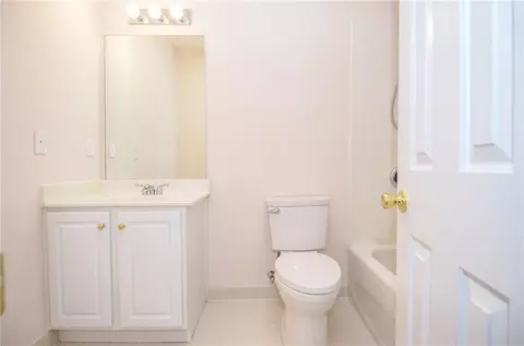 Bath - 11385 Donnington Dr, Duluth, GA 30097 photo 5 of 5