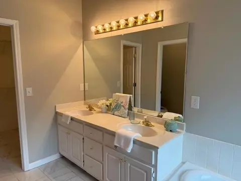 Bath - 704 Euel Dr, Mcdonough, GA 30252 photo 2 of 3