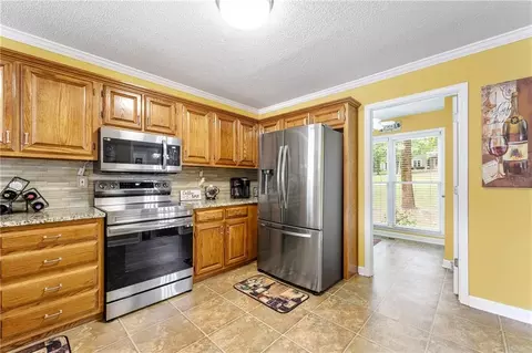 Kitchen - 587 Morgan Ct, Hampton, GA 30228 photo 2 of 4