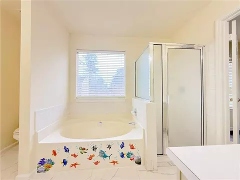 Bath - 3060 Scepter Dr, Duluth, GA 30096 photo 3 of 5