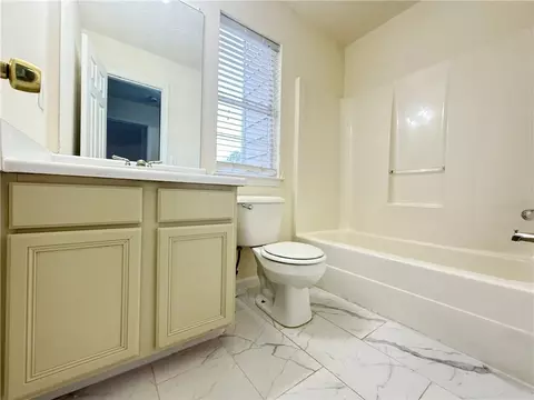 Bath - 3060 Scepter Dr, Duluth, GA 30096 photo 4 of 5