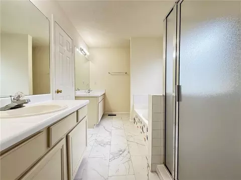Bath - 3060 Scepter Dr, Duluth, GA 30096 photo 1 of 5