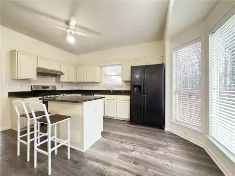 Kitchen - 3060 Scepter Dr, Duluth, GA 30096 photo 3 of 4