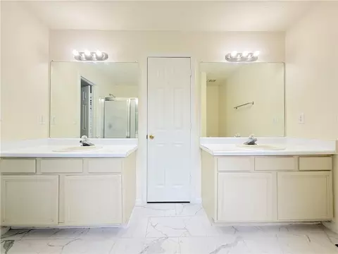 Bath - 3060 Scepter Dr, Duluth, GA 30096 photo 2 of 5