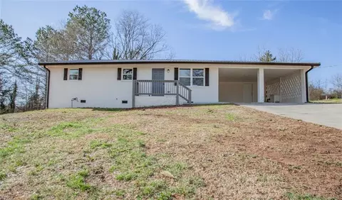 226 Lipham St, Bowdon, GA 30108