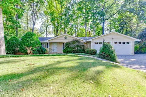 130 Bonnie Ln, Sandy Springs, GA 30328