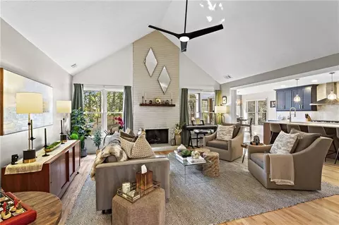 1820 N Creek Cir, Alpharetta, GA 30009