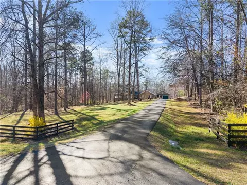 312 Ashley Brook Dr, Lula, GA 30554